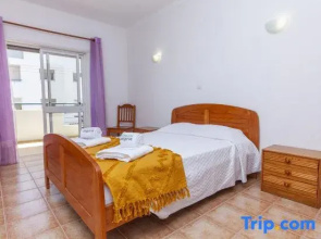 P 03 - Bedroom 3 in Meia-Praia Seaview Guesthouse