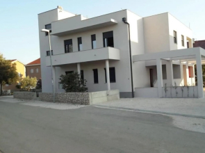 Mari - Close to the sea & Parking - A2