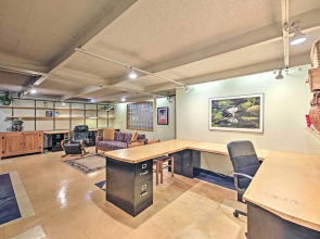 Riverfront Retreat ~ 4 Mi to Downtown Milwaukee!