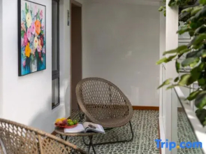 Meiduo Boutique Homestay (Weishan Ancient City Snack Street)