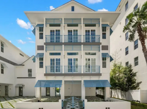 The Akoya Pearl - 2 Beach Homes Steps From CWB
