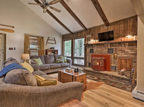 Blakeslee Hideaway w/ Lake Access: 3 Mi to Ski!