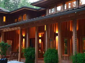 Shades of Jade Inn and Spa