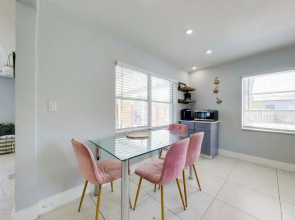 Patio & Heated Swim Spa Access: Home in Hollywood