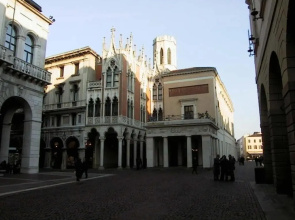 Hotel Junior