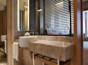Renaissance Hong Kong Harbour View Hotel
