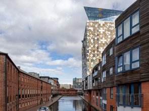 Exclusive 1 Bed Central Apartment - The Cube!!