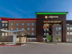 La Quinta Inn & Suites by Wyndham DeSoto