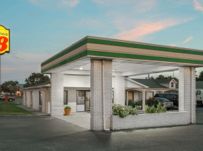 Super 8 by Wyndham Sumter