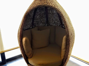 Luxurious apartment by the sea and the airport