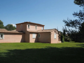 Premium Villa With Garden and Pool, Lambesc