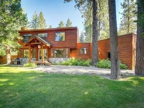 Spacious Tahoe City Retreat < 2 Mi to Lake Tahoe!