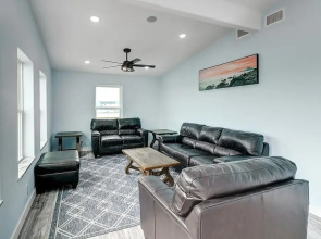 Laguna Shores 4 Bedroom Home by Redawning