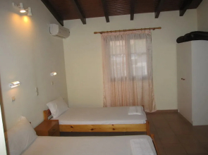 Alexandra Makris Gialos Studios