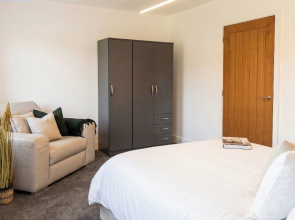 2 Bed, Sleeps 4, Pet Friendly, Free Parking