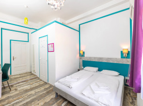 Amber Gardenview Studios