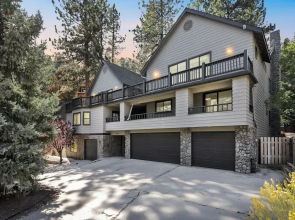 Spacious Mountain Getaway Game Room & Gazebo 5 Bedroom Villa