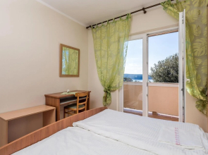 Stunning Apartment in Supetarska Draga With Sauna, Wifi and 2 Bedrooms