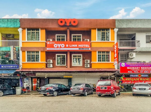 OYO 89703 B Link Hotel