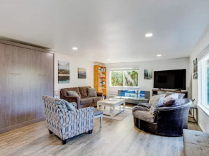 Rockaway Beach House - Walk to Ocean!