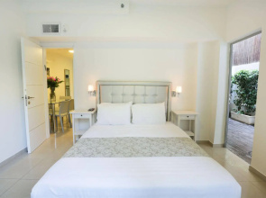 Sea Land Suites