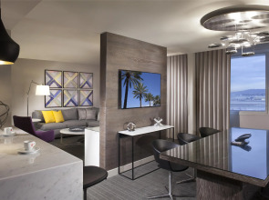 Hyatt Regency Los Angeles International Airport