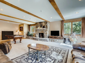 Private Hot Tub & Walking Distance To Gondola-4br Sleeps 14 4 Bedroom Home