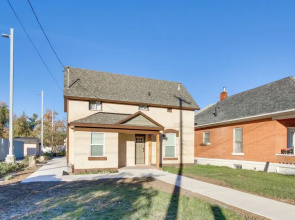 Stylish Logan Retreat w/ Smart TV + Central A/c!