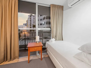 Stylish 3BR Oceanfront Stay by Mooloolaba Esp