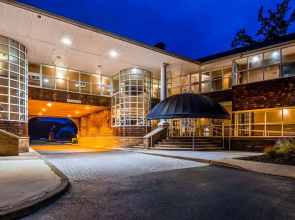 Inn at the Falls