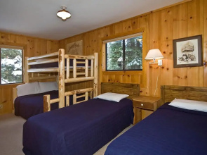 Wheelehan House - Close to Tahoe City & Tahoe Park HOA Beach Access!