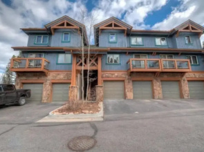 Snowflake Lift Neighborhood - 3 Bedroom Condo - 1 Block to Lift!