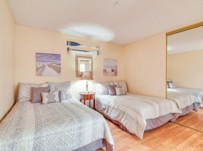Walk to Golf & Beach: Queens Bay Resort Condo