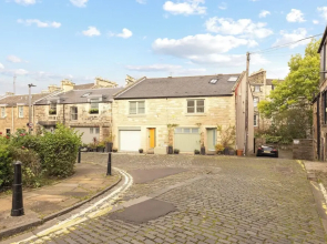 Cozy Maisonette near Edinburgh Castle