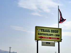 Trail Shop Inn