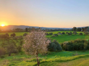 White House studio with sea view and parking