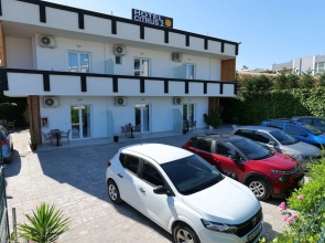 Shark Hotel