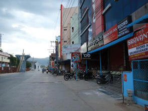 Sravanthy Inn