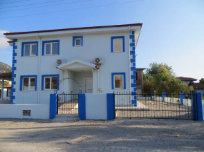 Villasleeps10-pool-bbq-mountainview-ac-parking