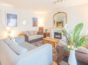 OPS 2 Bed 1 Bath Apartment