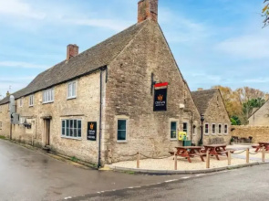 Beautiful One BR Cottage in Cerney Wick