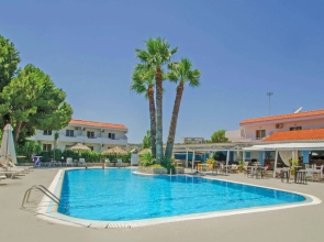 Chaplins Studios & Splash Pool Bar