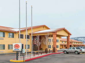 Quality Inn & Suites Grants - I-40