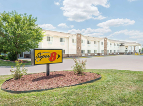 Super 8 by Wyndham Platte City Kansas City Area Airport