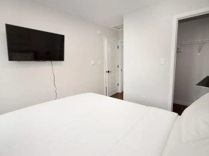 Gorgeous 2-bedrooms Duplex Upper Unit