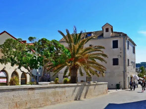 A1 - apt With Terrace, Best Location in Supetar