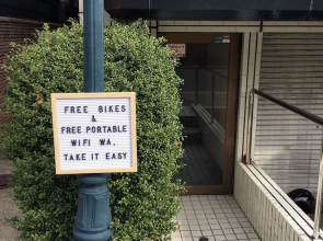 Free bike & free WIFI 302 Take it easy