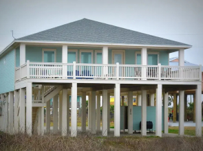 Surf And Sand 4 Bedroom Home by RedAwning
