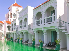 Supicha pool access hotel