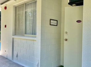 1 Bedroom With Free Parking